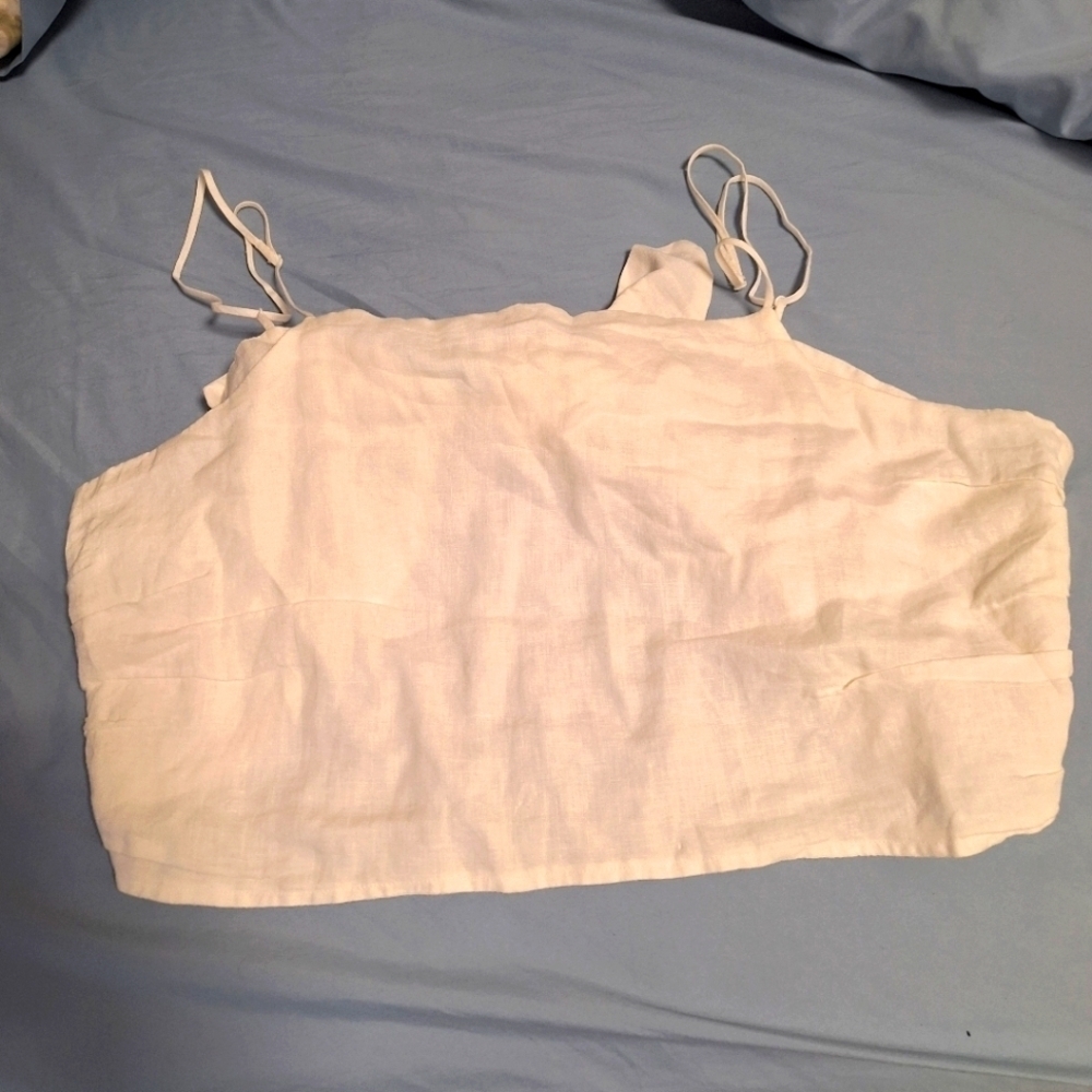 An H&M 100% Linen tie- back cropped tank top in a size XL. It's NWT.